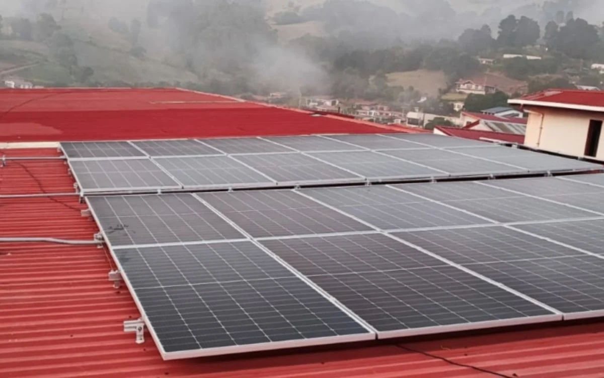 La energía solar ilumina el cuidado de nuestros adultos